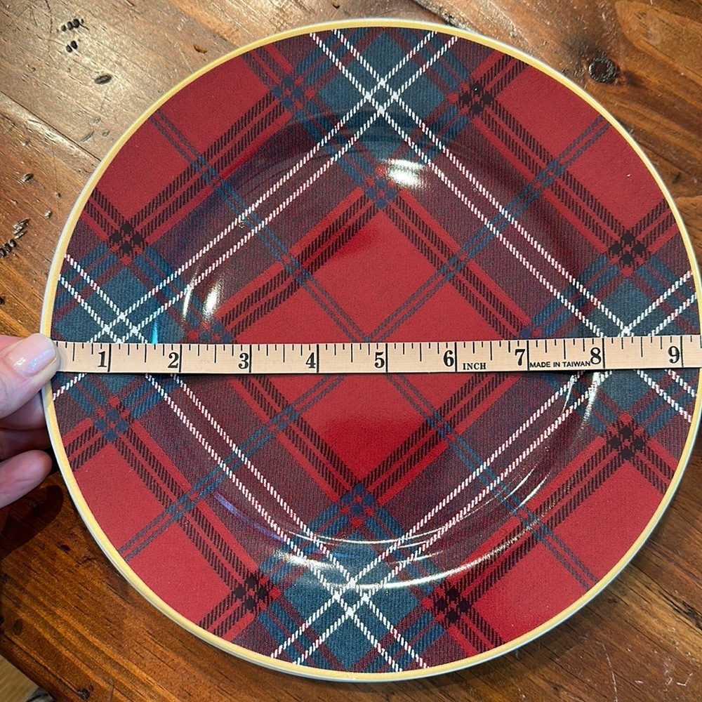 Williams Sonoma Gold Banded Tartan dessert/appetizer plate (Red)